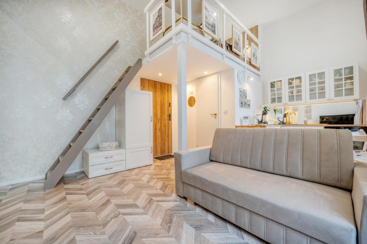 - Fireplace, Location By Rentujemy Apartment